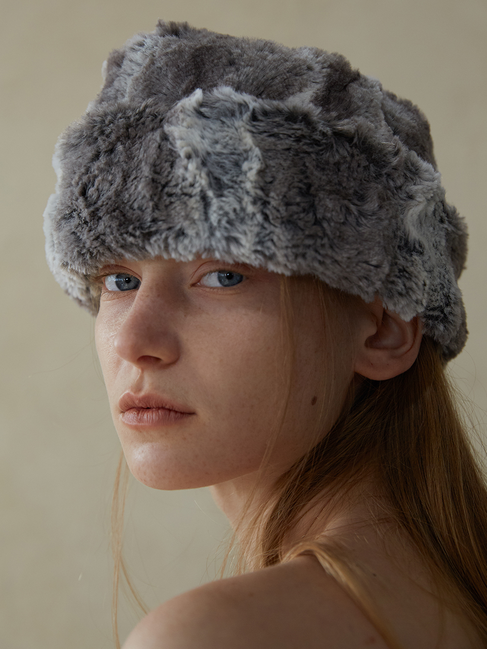 20aw_2_buttonhat_zoo.10_model